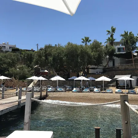 La Brezza Beach & 亚力卡瓦克
